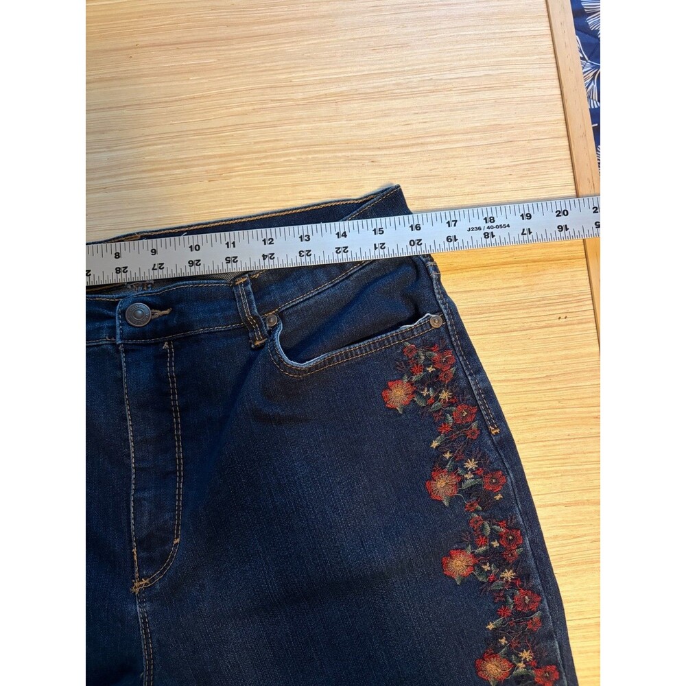 Gloria Vanderbilt All Around Slimming Floral Embroidered Blue Jeans Women’s - Picture 5 of 6